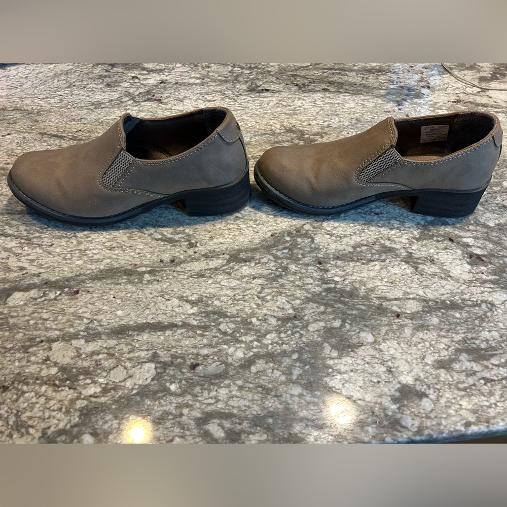 Eastland Women's leather slip-on shoes